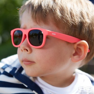 Τα Itooti είναι ανθεκτικά, κομψά και πάνω από όλα εντελώς ασφαλή και ελαστικά γυαλιά ηλίου για παιδιά με εύκαμπτους σκελετούς.