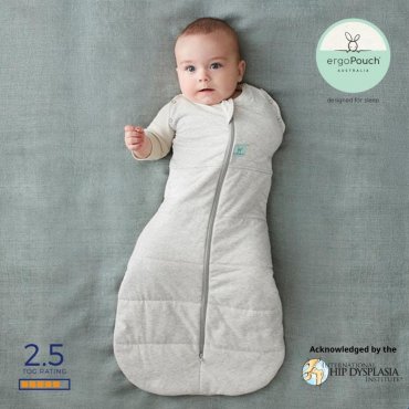 Ο υπνόσακος της σειράς Cocoon Swaddle bag με 2,5 TOG έχει σχεδιαστεί για να παρέχει υψηλά αντανακλαστικά αναπνοής στο δέρμα, ενώ διατηρεί το μωρό σας άνετο και ασφαλισμένο κατά τη διάρκεια της νύχτας χωρίς την ανάγκη περίπλοκου περιτυλίγματος. Υπάρχουν οι εξελιγμένες κόπιτσες στα μπράτσα που μετατρέπει αυτό το σάκο περιτυλίγματος και φασκιώματος στον πρώτο υπνόσακο του μωρού σας.